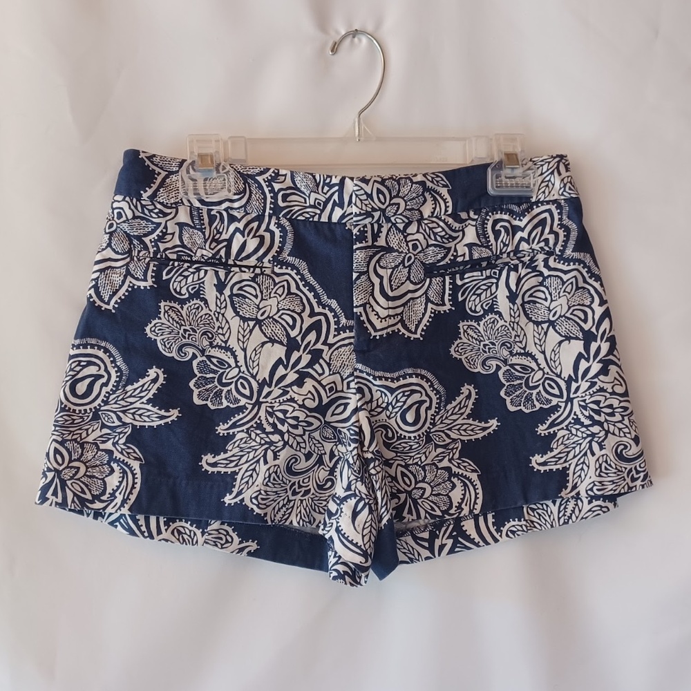 Gap Women's Navy Blue White Paisley Floral Cotton Twill Shorts Mid Rise Size 2